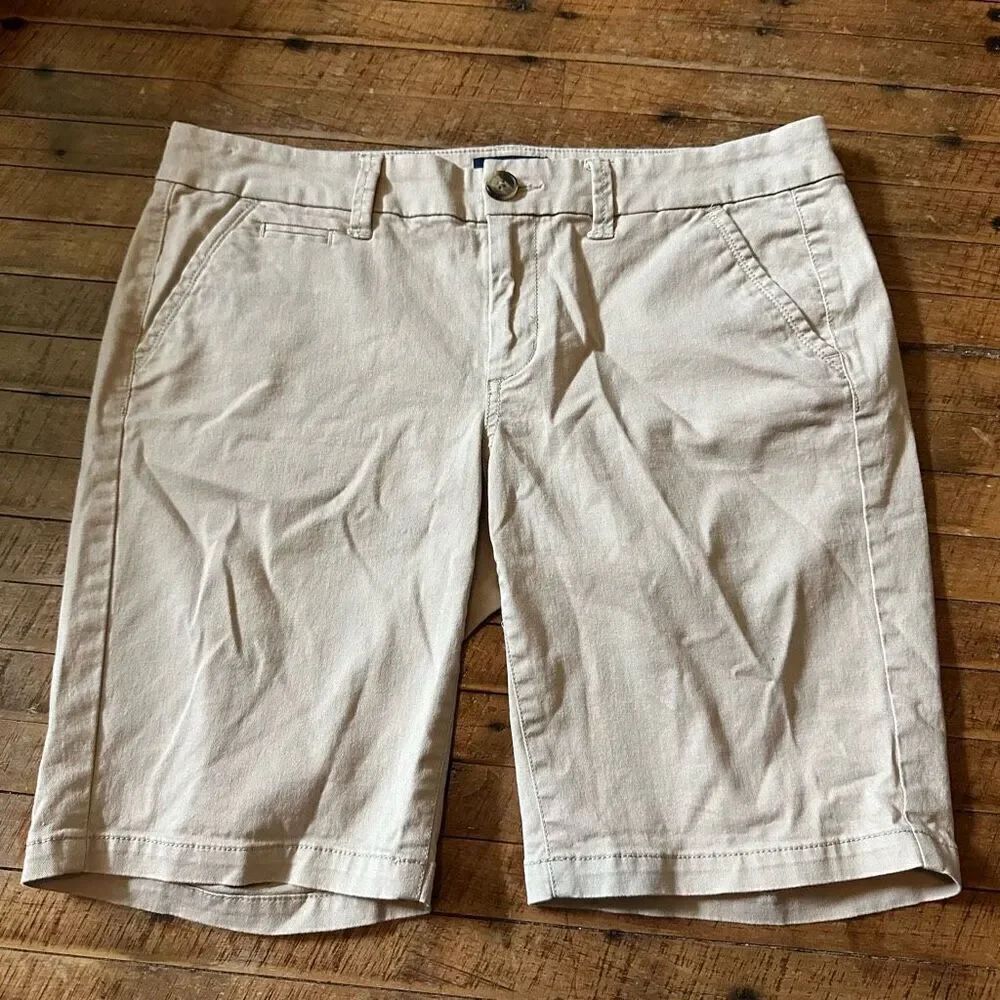 American Eagle tan khaki Bermuda 8 minimalist shorts